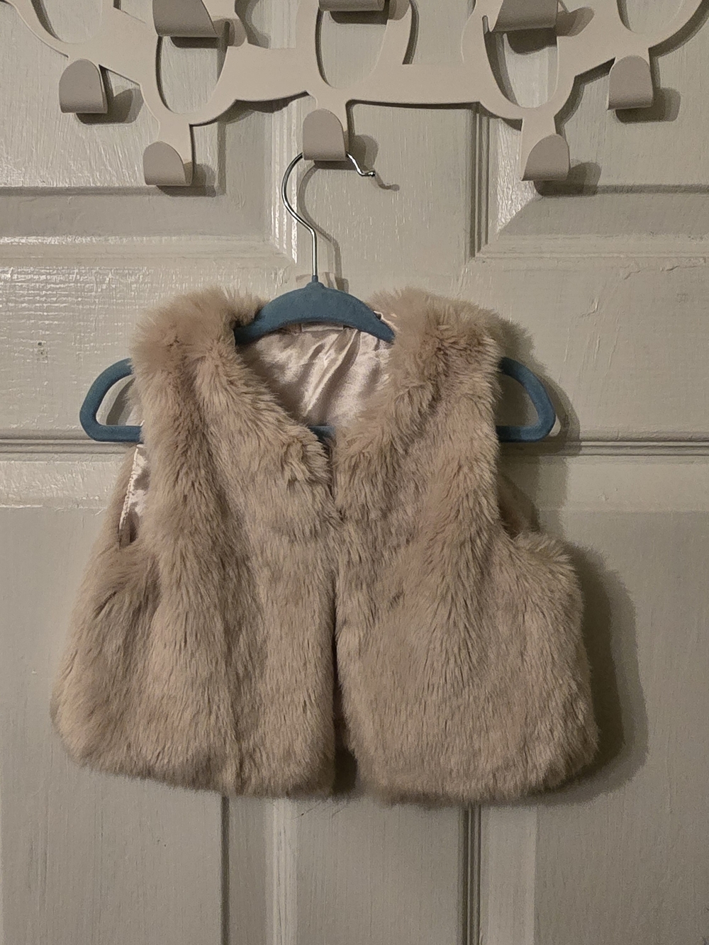 H&M Girls Plush Faux Fur Vest in Beige